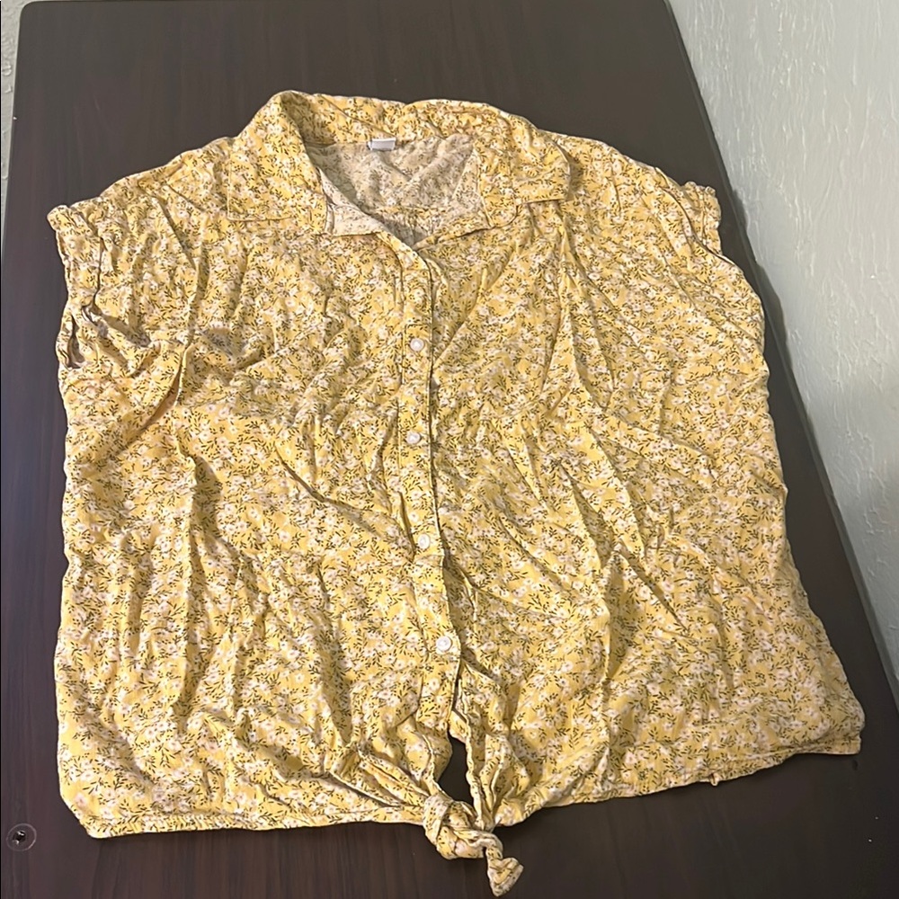Old Navy 1x Plus Floral Yellow Button-Up Blouse
